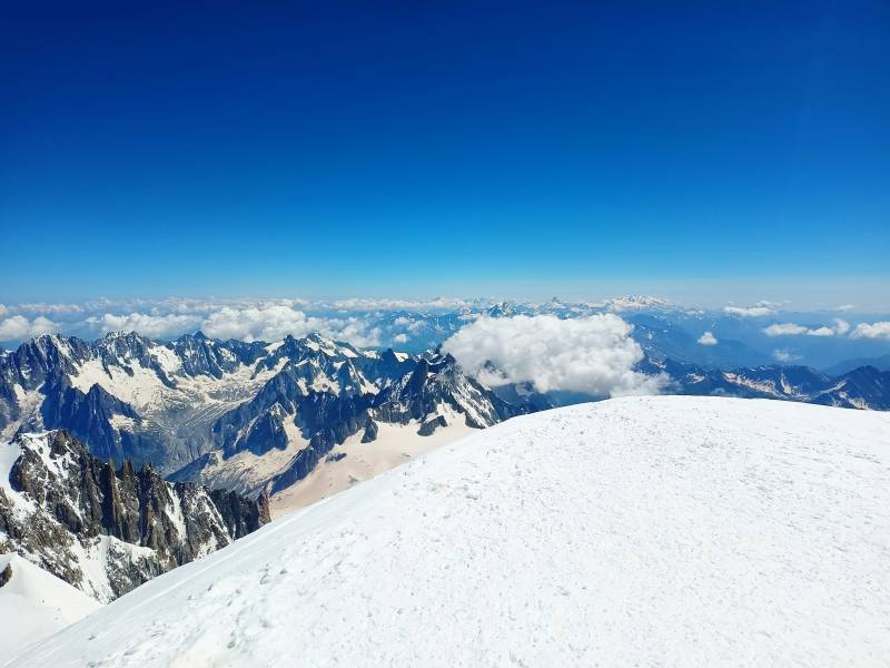 v dáli jde vidět Matterhorn a masiv Monte Rosa