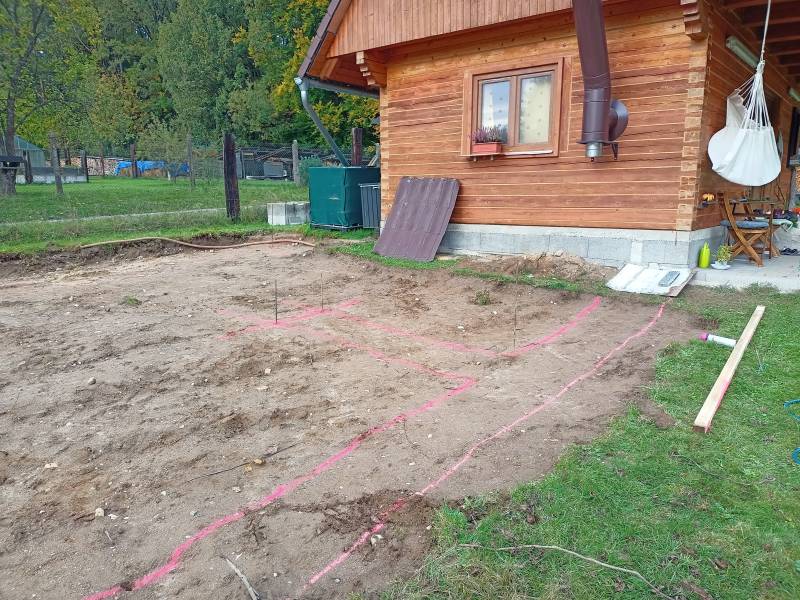 Aj ten "fous" pro budoucí komínové těleso vytyčit.