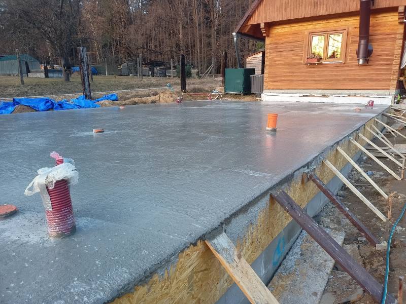 Pravidelně kropit.