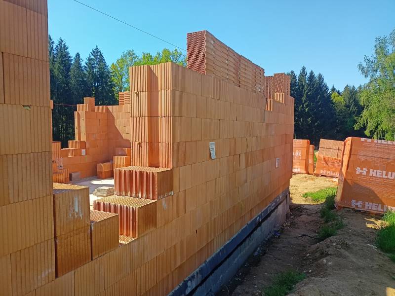 Koncové cihly ve špaletě.